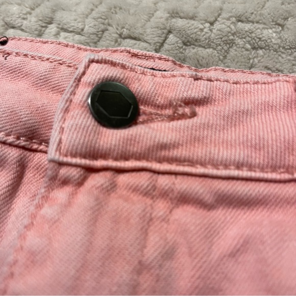 WOMEN’S RVCA PINK SHORTS - Picture 2 of 6